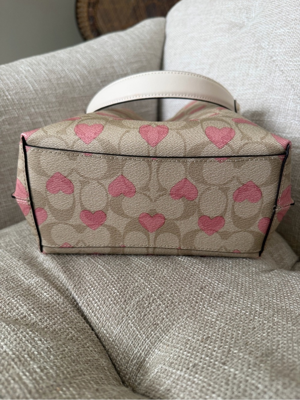 Coach Beige Signature Crossbody with Pink Heart Print - Picture 5 of 12